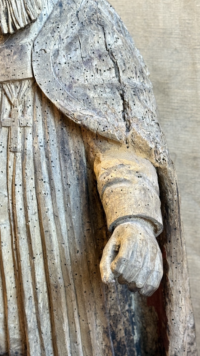 Saint évêque en bois sculpté, restes de polychromie – XVIIe siècle –-photo-4