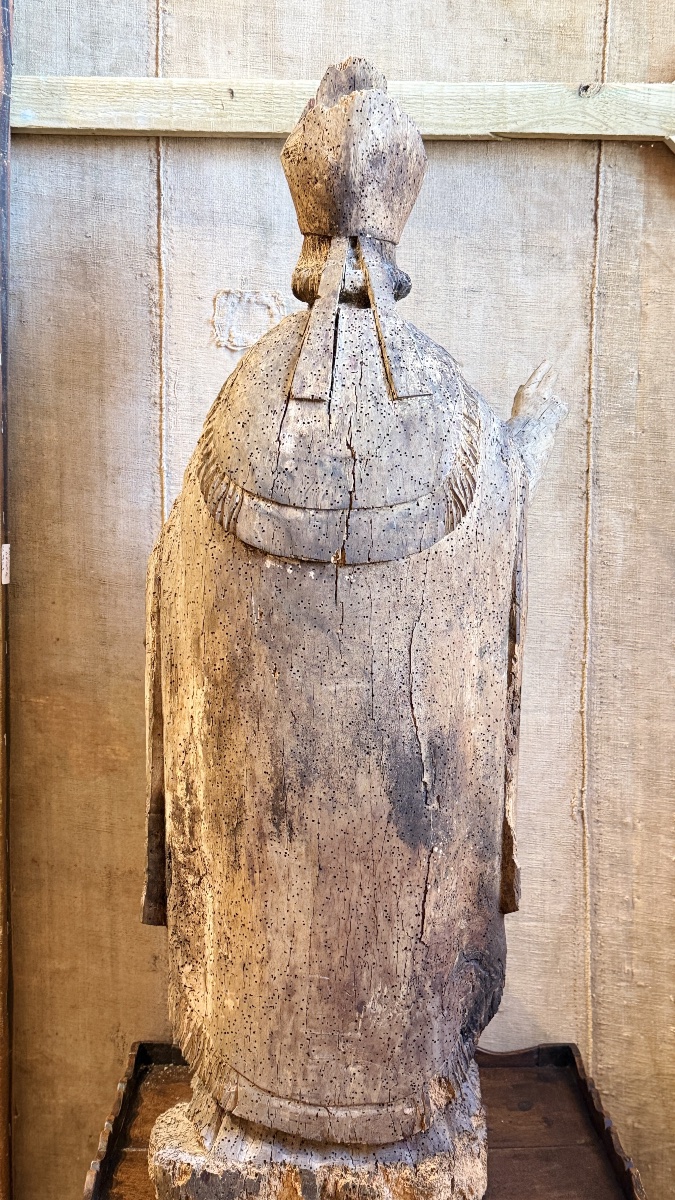 Saint évêque en bois sculpté, restes de polychromie – XVIIe siècle –-photo-5