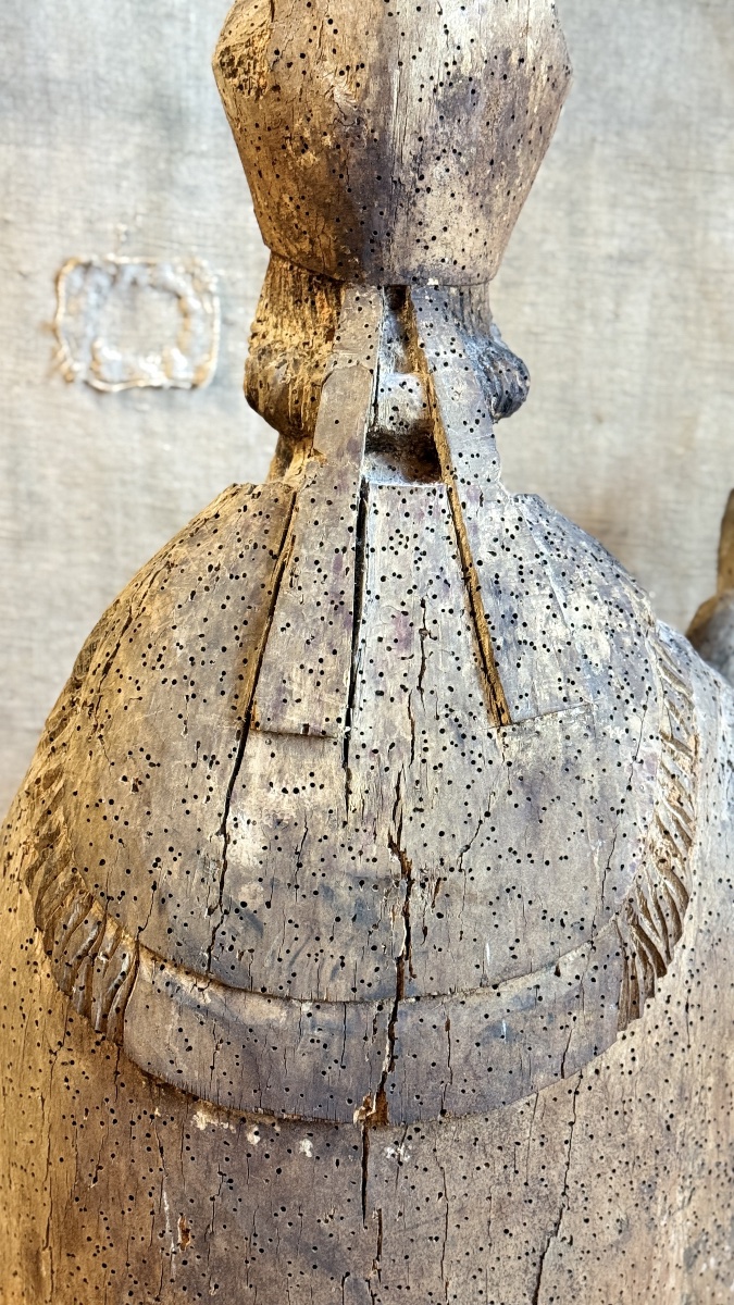 Saint évêque en bois sculpté, restes de polychromie – XVIIe siècle –-photo-6