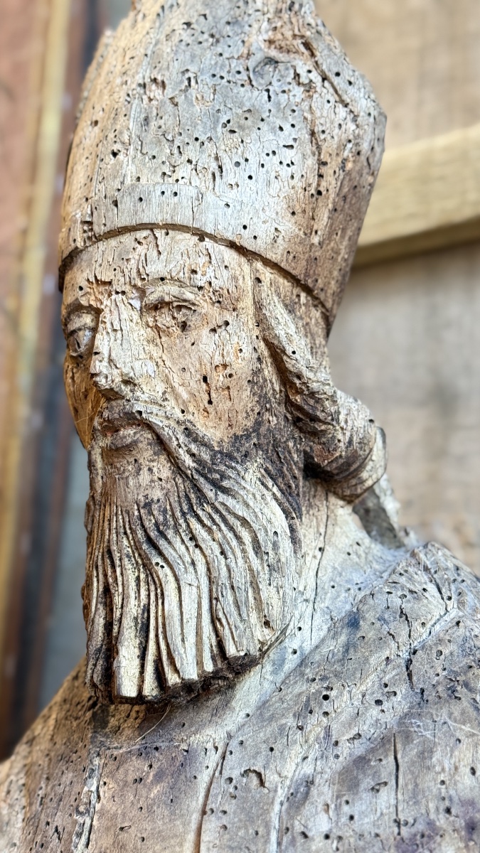 Saint évêque en bois sculpté, restes de polychromie – XVIIe siècle –-photo-8