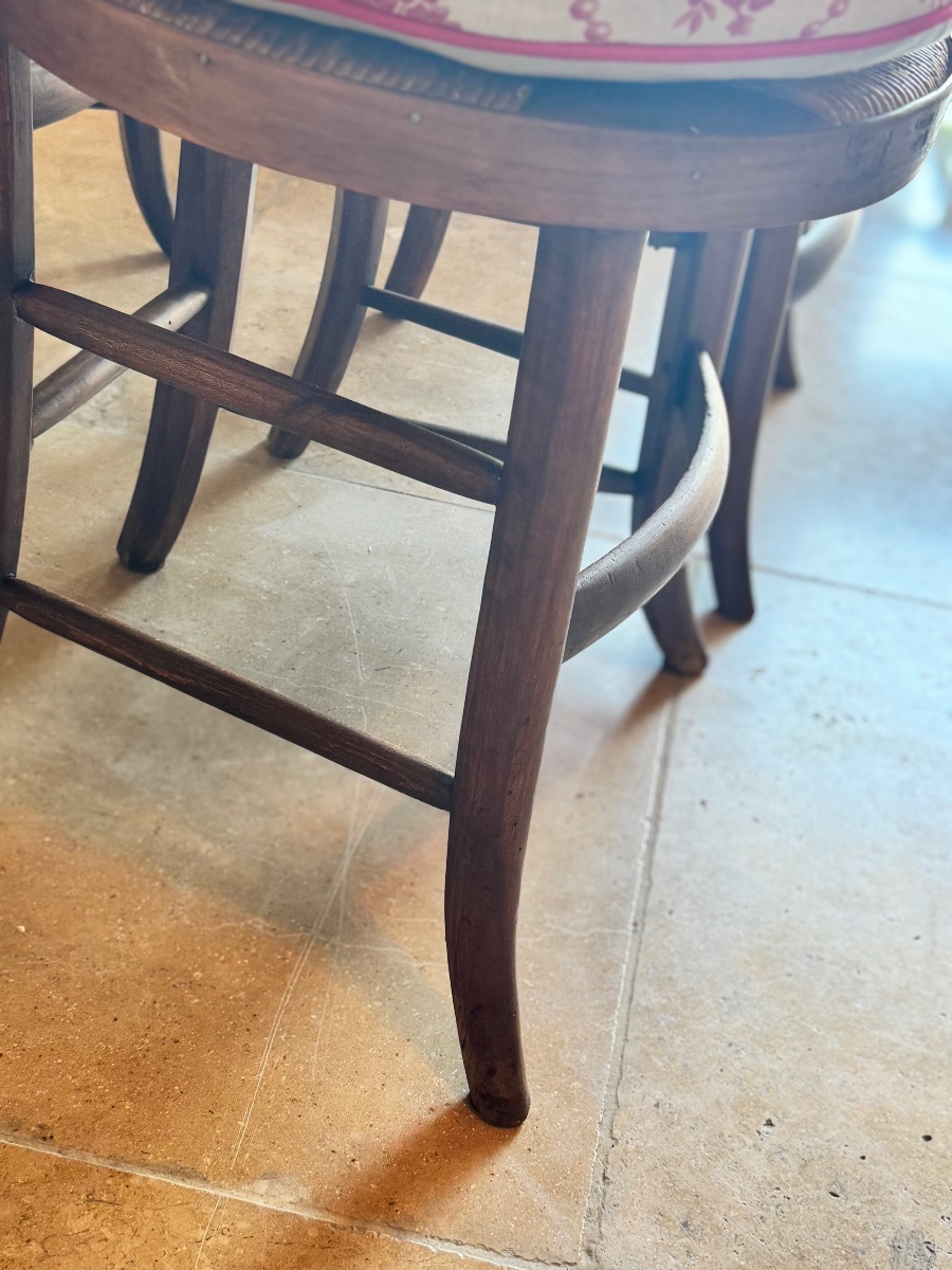 Set Of Four Period Restoration-era Walnut Chairs With Circular Seats – Early 19th Century-photo-3