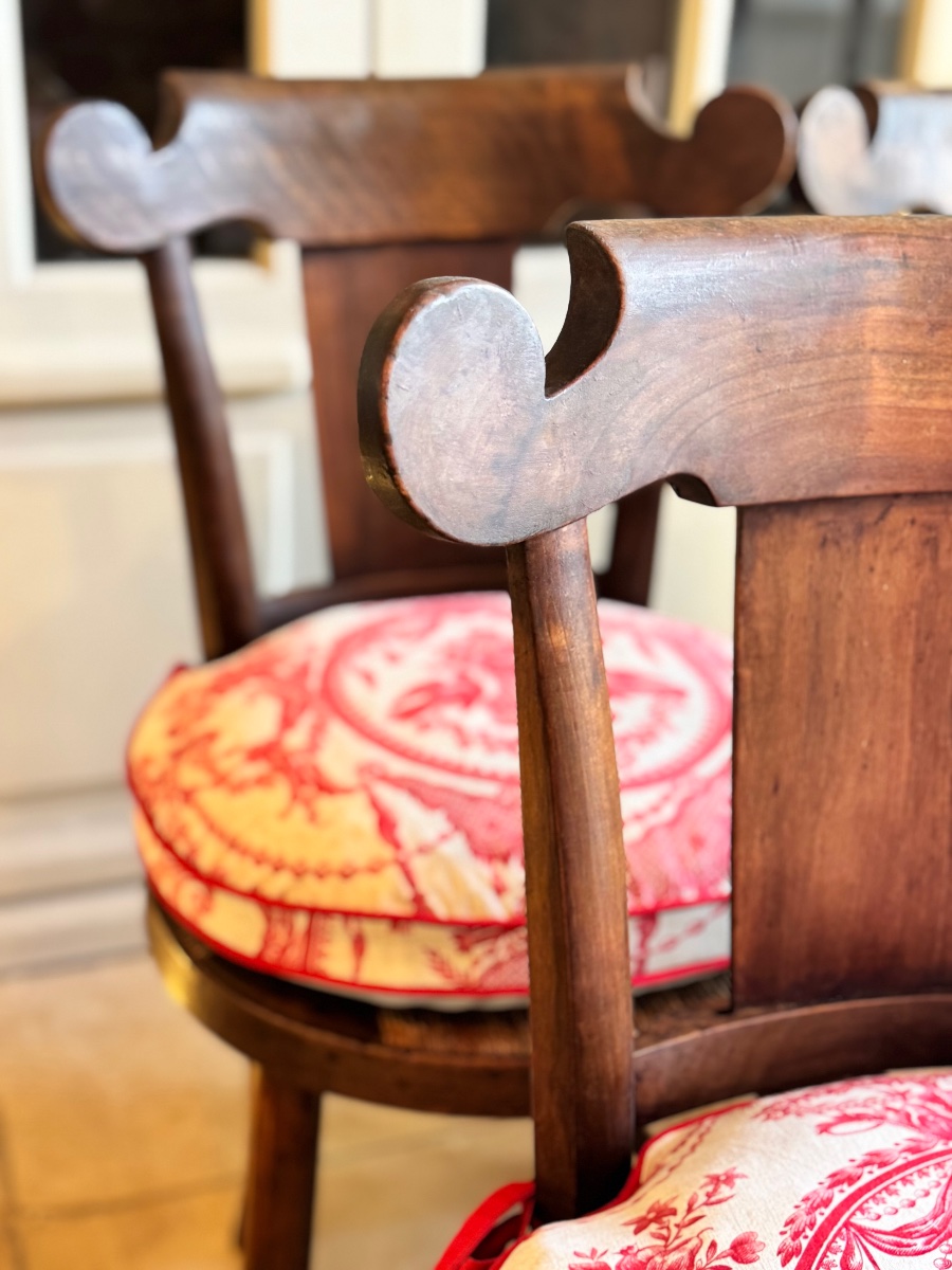 Set Of Four Period Restoration-era Walnut Chairs With Circular Seats – Early 19th Century-photo-4