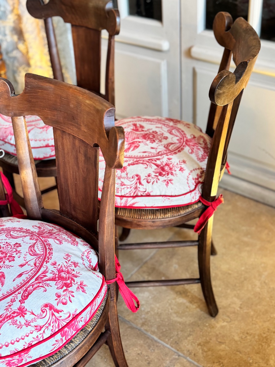 Set Of Four Period Restoration-era Walnut Chairs With Circular Seats – Early 19th Century-photo-1