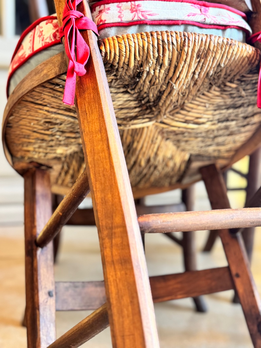 Set Of Four Period Restoration-era Walnut Chairs With Circular Seats – Early 19th Century-photo-4