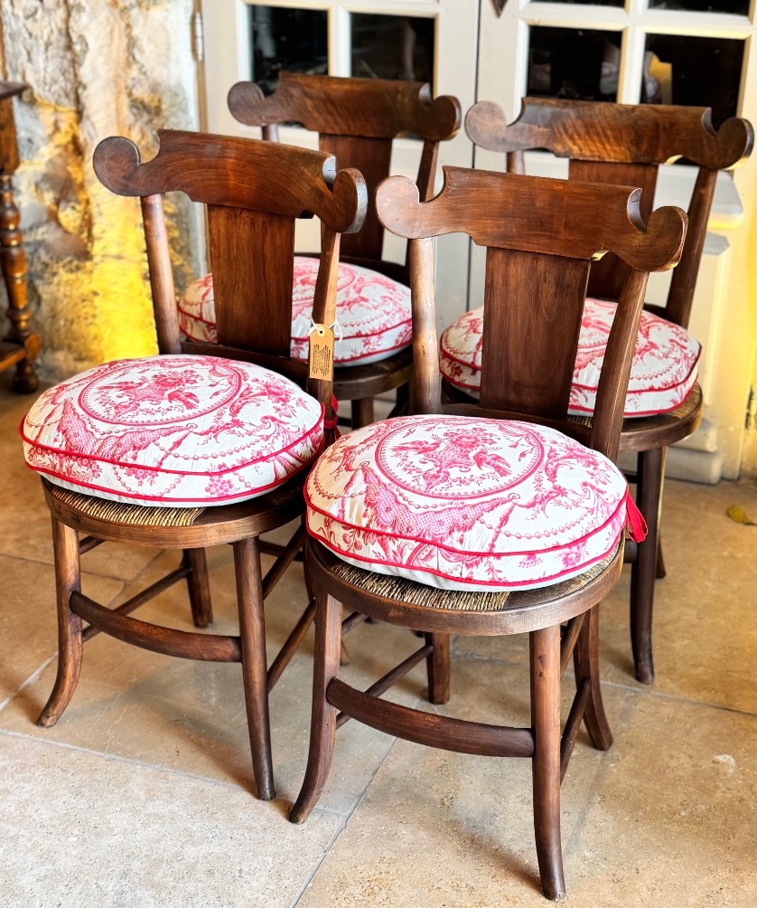 Set Of Four Period Restoration-era Walnut Chairs With Circular Seats – Early 19th Century