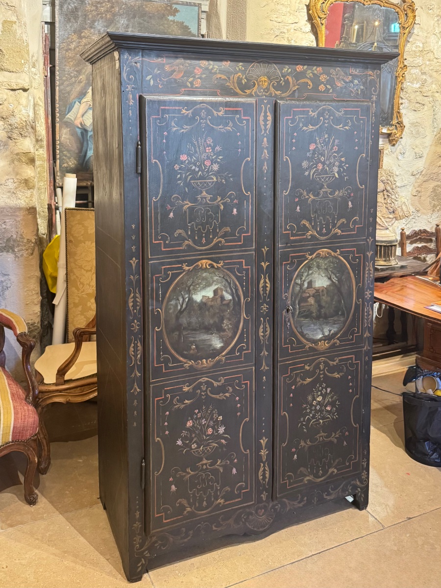 Armoire peinte d’Uzès du XVIIIe siècle à décor de paysages et bouquets
