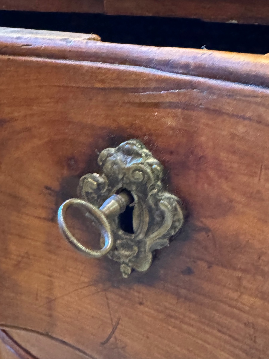 Commode arbalète Louis XV en noyer – XVIIIe siècle-photo-2