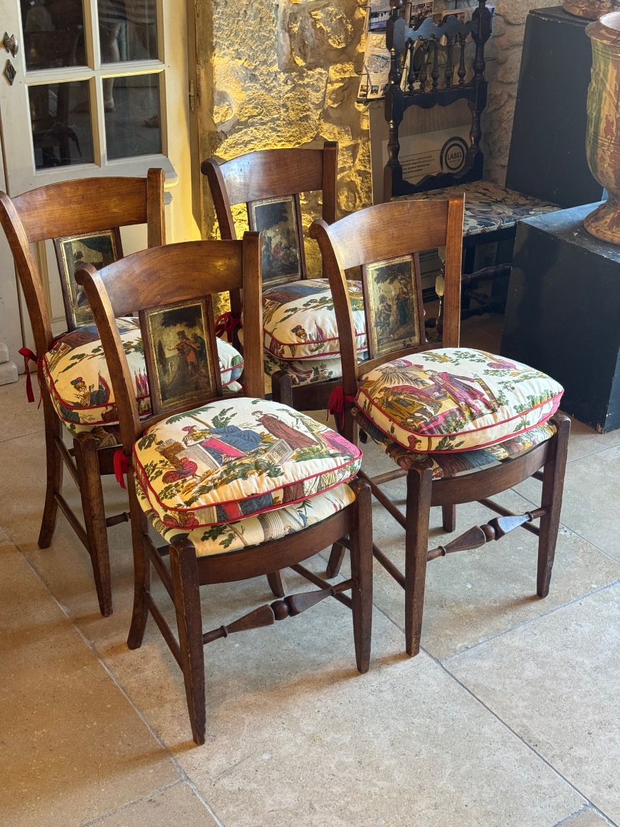 Suite de 4 chaises provençales Directoire en cerisier – Histoire de Télémaque