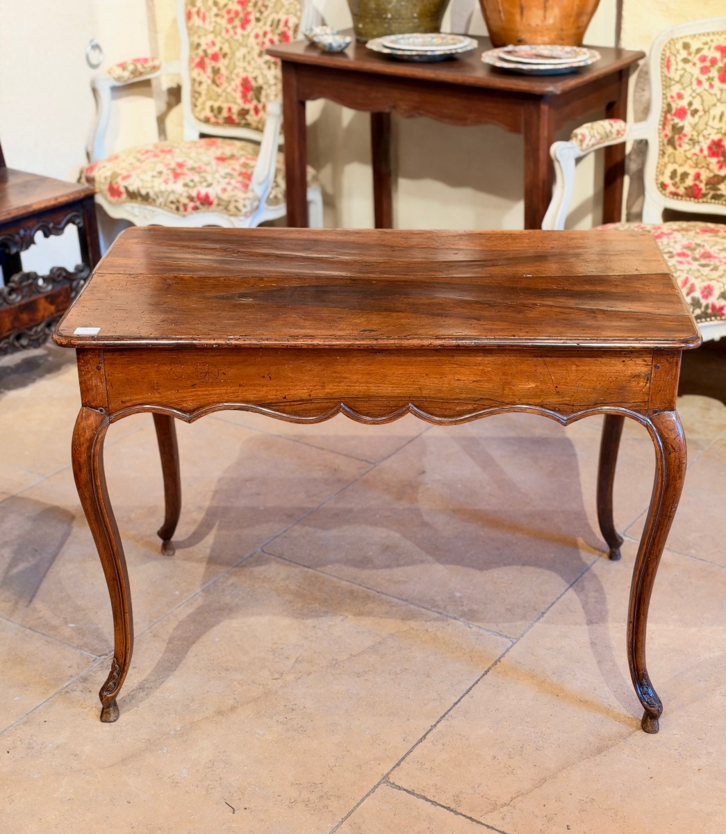 Table à écrire Louis XV en noyer, époque XVIIIe siècle