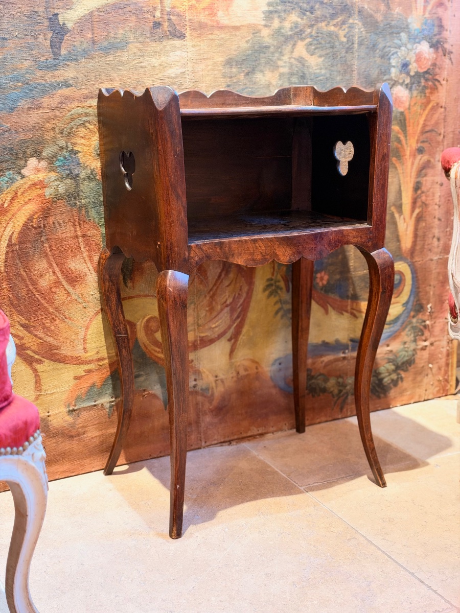 Chevet Louis XV à niche en bois fruitier – XVIIIe siècle