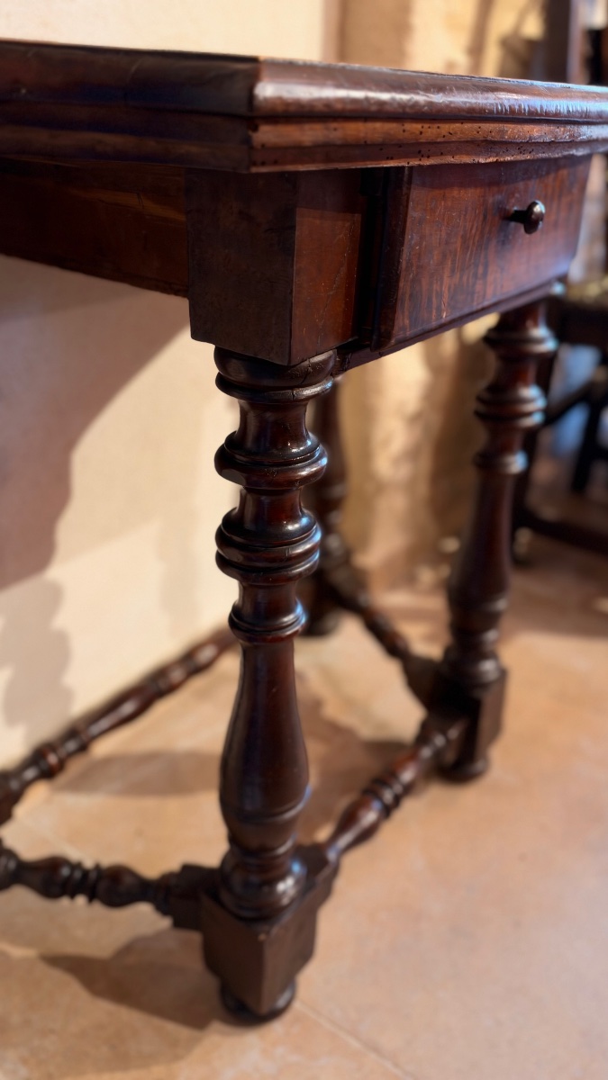 Small 17th-century Italian Console Table Made Of Walnut, With A Marquetry Top Featuring A Radiating Design-photo-2