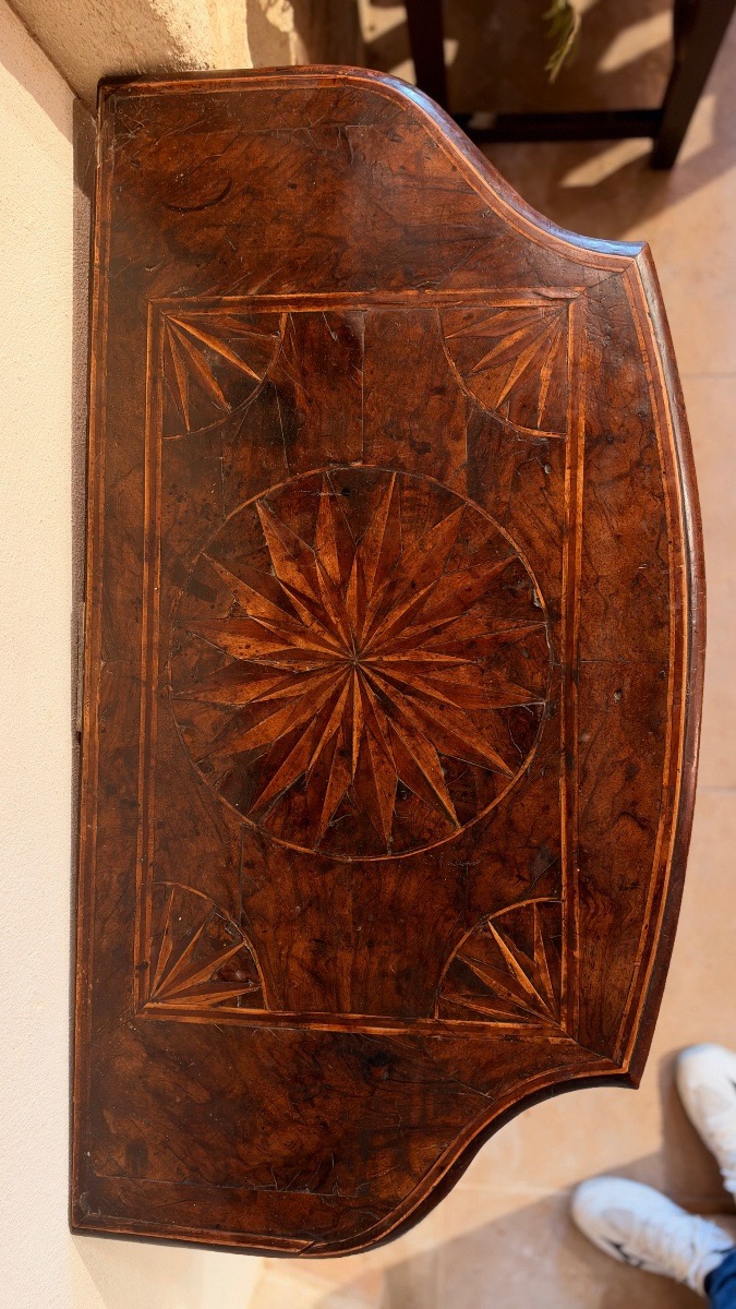 Small 17th-century Italian Console Table Made Of Walnut, With A Marquetry Top Featuring A Radiating Design-photo-4