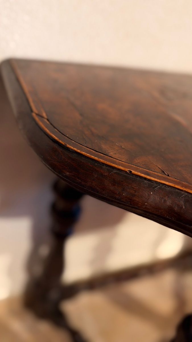 Small 17th-century Italian Console Table Made Of Walnut, With A Marquetry Top Featuring A Radiating Design-photo-2