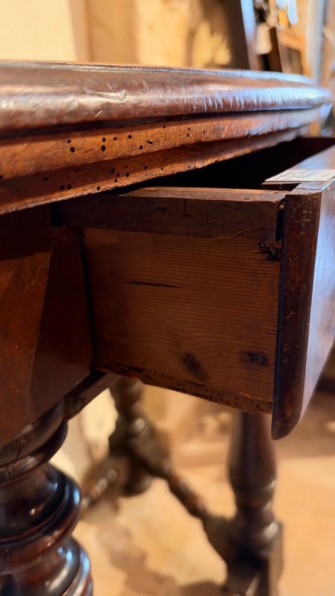 Small 17th-century Italian Console Table Made Of Walnut, With A Marquetry Top Featuring A Radiating Design-photo-8