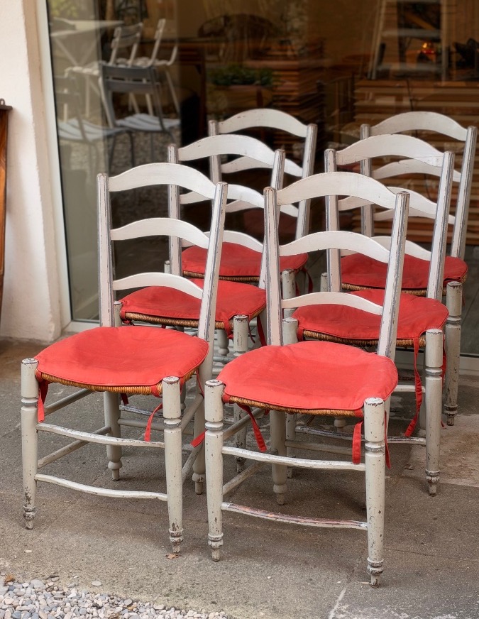 Suite de 6 chaises provençales Louis XVI en bois peint et paillé – XVIIIe siècle