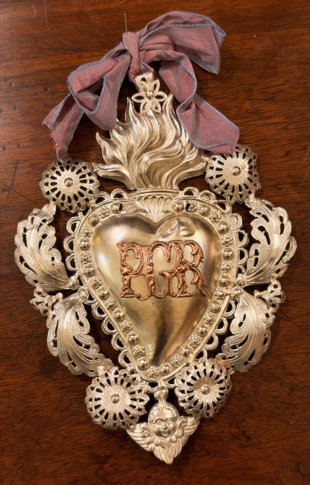 Ex-voto italien du XIXe siècle en métal argenté – Sacré-Cœur à décor ajouré