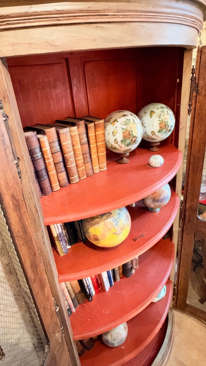 Large, Curved, Open-shelf Bookcase Made Of Painted Wood – 18th Century  Desc-photo-2