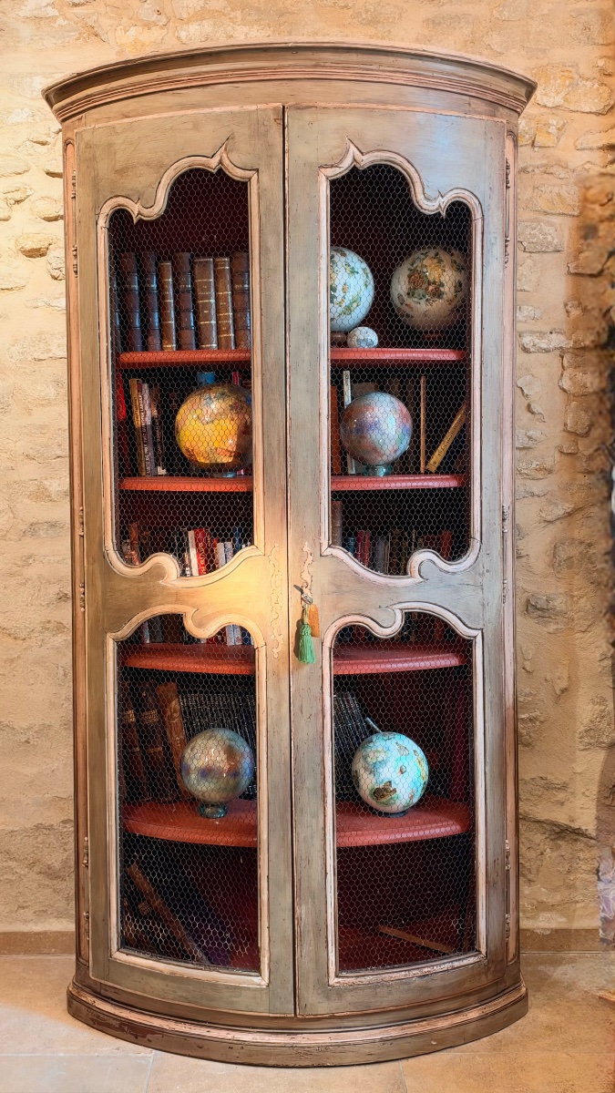 Large, Curved, Open-shelf Bookcase Made Of Painted Wood – 18th Century  Desc