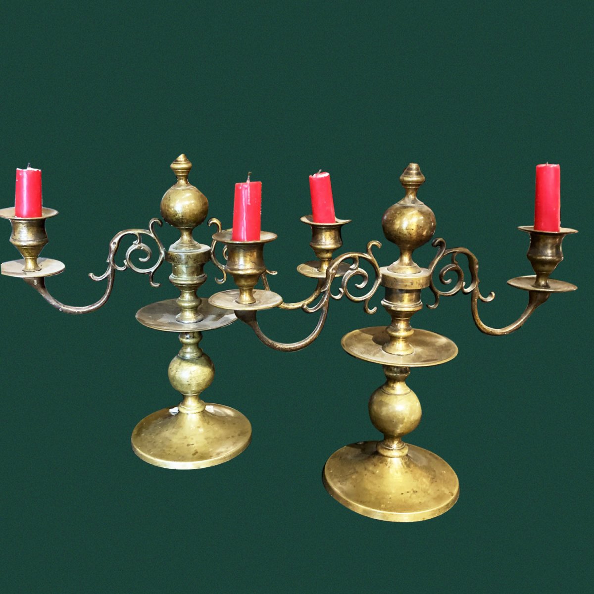 Paire De Chandeliers ou candélabres à 2 Branches  En Bronze, Hollandais 19ème avec leur belles volutes 
