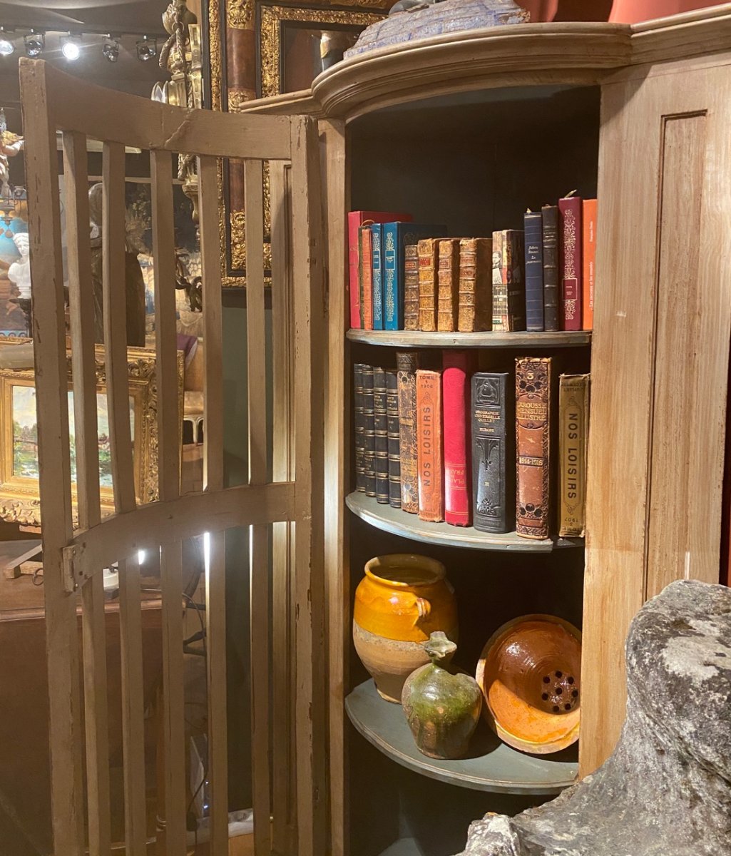 Pair Of Curved Corner Cupboards With 18th Molded Bars And Mounted In Cupboards-photo-3