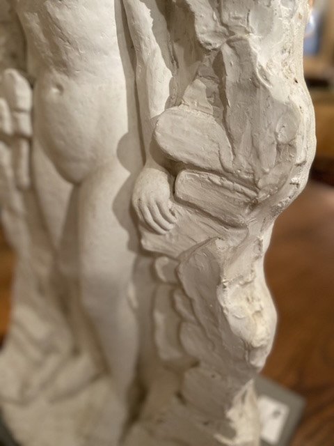 Grand Plâtre D Artiste de Salon de Provence représentation une femme en bas relief en position debout des pieds à la tête-photo-3