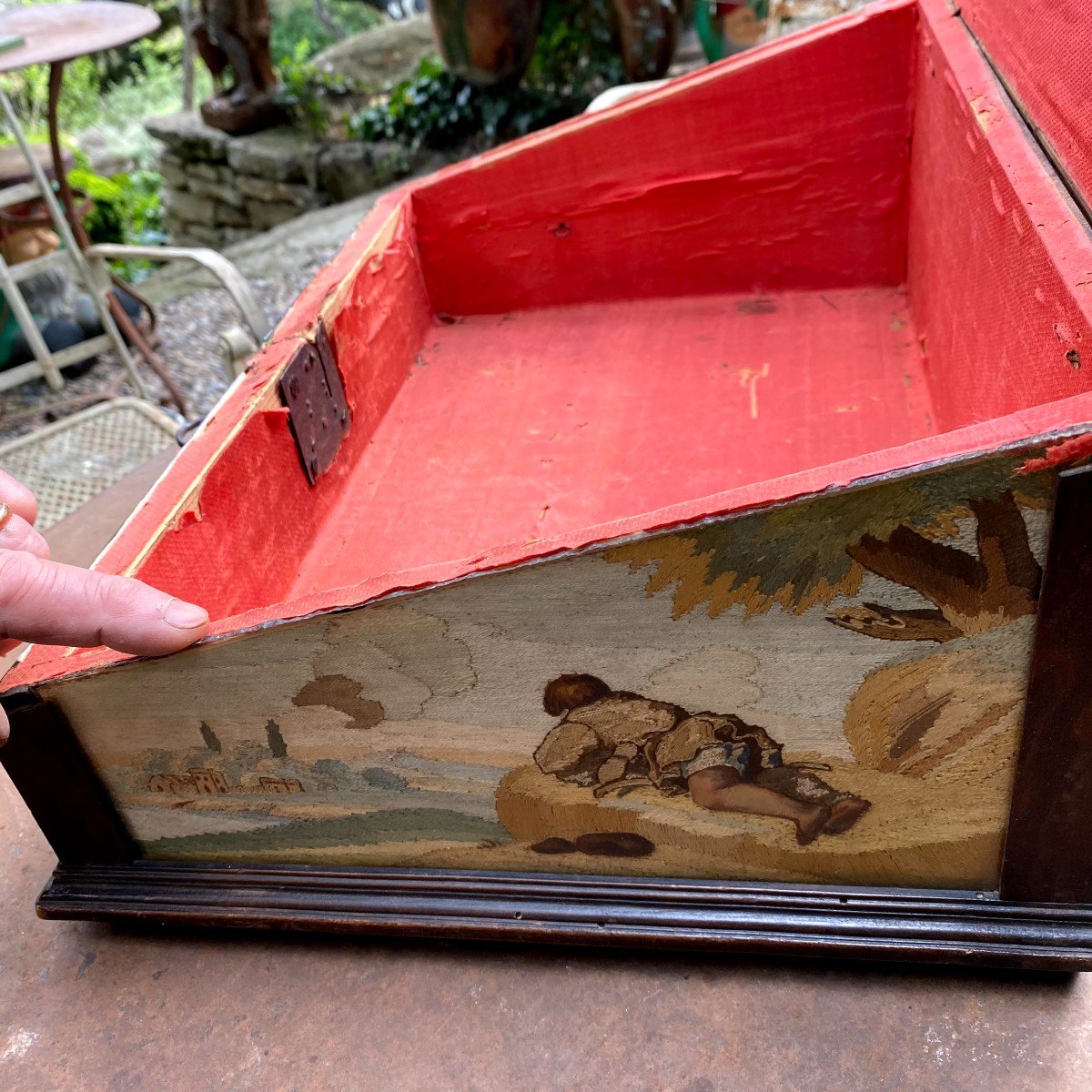 Box Decorated With Silk Embroidery Early 17th Century-photo-5