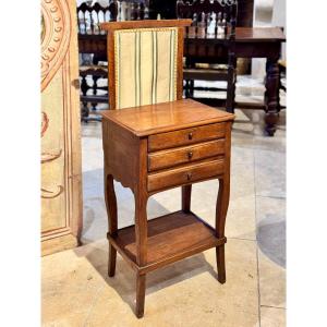 Petite table à écran en noyer, style Louis XV