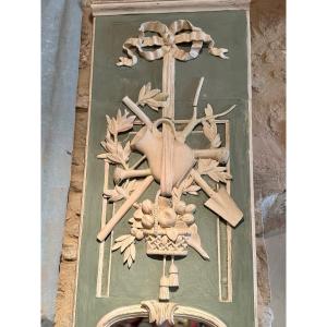 Narrow Center Panel With A Gardening Trophy—late 18th Century, Early 19th Century