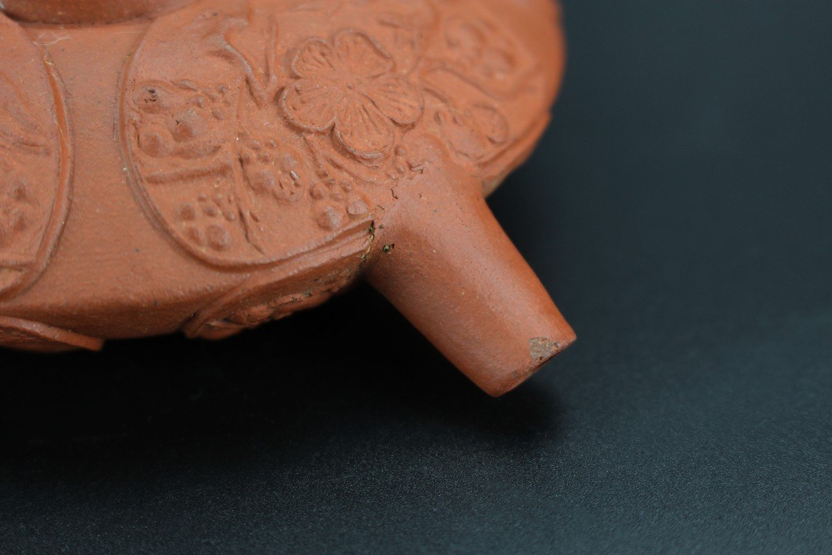 Yixing Teapot Kangxi Chinese Stoneware Qing Dynasty Antique C. 1700 Molded Clay Flattened Pot-photo-4