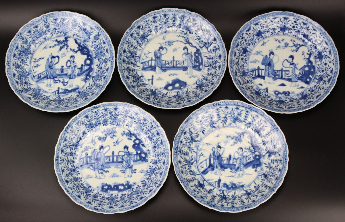 5 Assiettes En Porcelaine Chinoise Kangxi Bleu Et Blanc, Dynastie Qing Antiquités Du XVIIIe S.