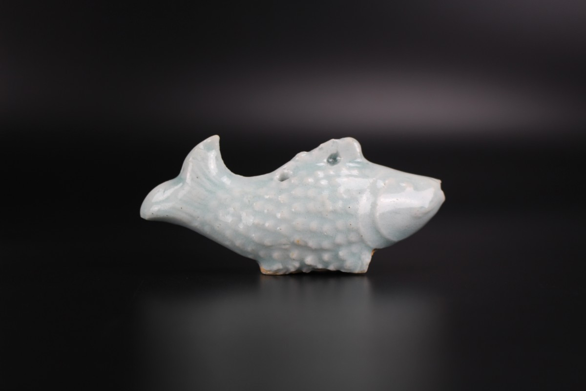 Compte-gouttes en porcelaine chinoise Qingbai, en forme de poisson, dynastie Yuan (1279-1368)