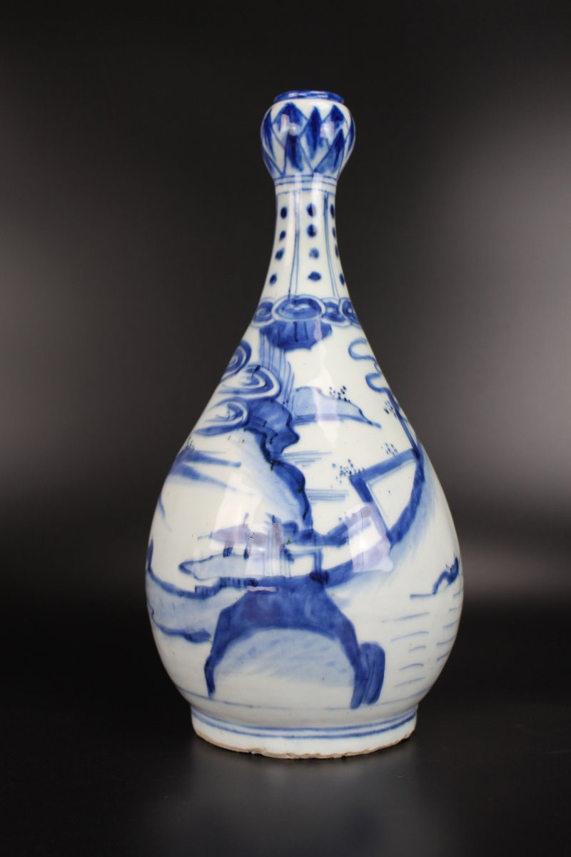 A Chinese Porcelain Blue And White Chinese Bottle Vase, Ming Dynasty, Wanli Period-photo-2