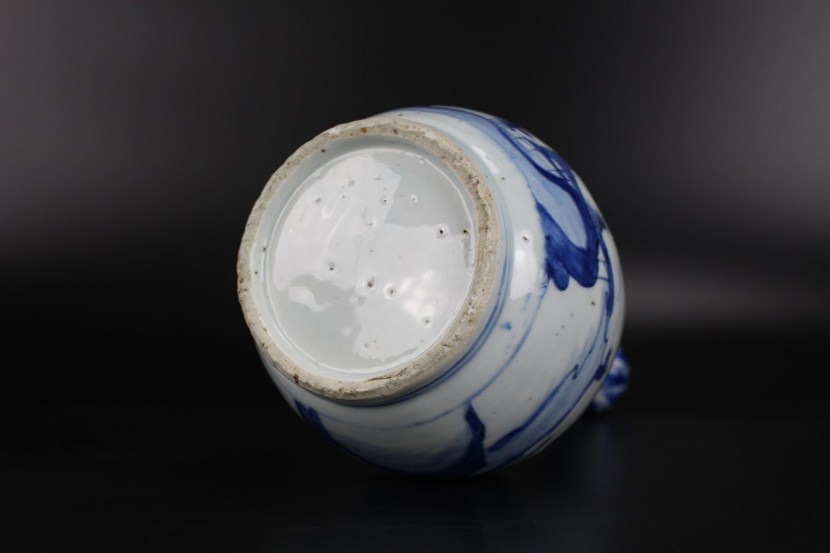 A Chinese Porcelain Blue And White Chinese Bottle Vase, Ming Dynasty, Wanli Period-photo-1