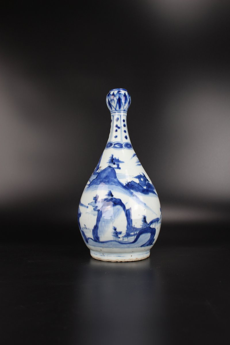 A Chinese Porcelain Blue And White Chinese Bottle Vase, Ming Dynasty, Wanli Period-photo-3