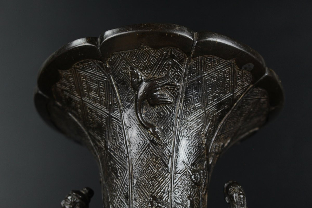 Vase en bronze japonais, époque Edo (1603-1868), première moitié du XVIIe siècle ou XIXe siècle-photo-7