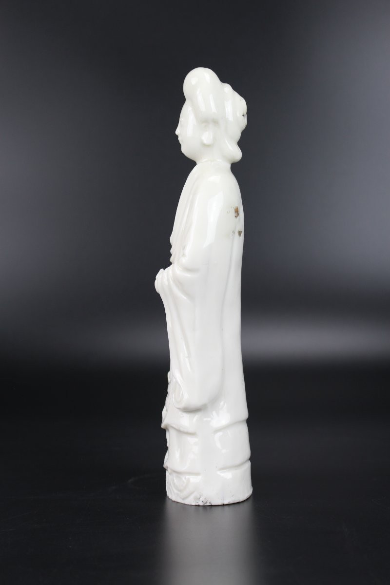 A Chinese Dehua Blanc De Chine Standing Figure Of A Lady With European Hairstyle, Kangxi Period-photo-3