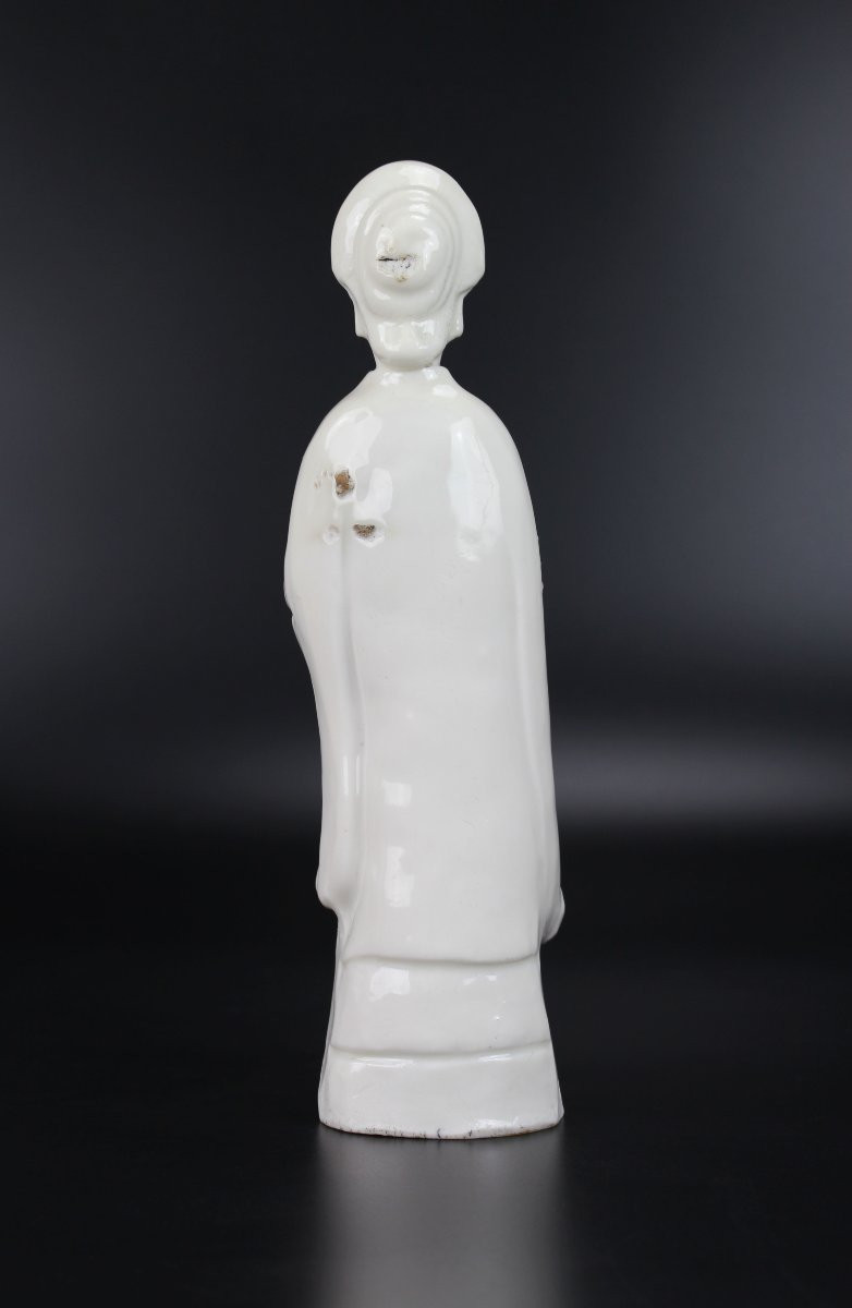 A Chinese Dehua Blanc De Chine Standing Figure Of A Lady With European Hairstyle, Kangxi Period-photo-4