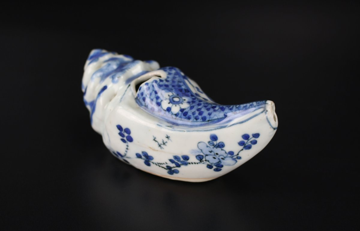 A Chinese Porcelain Blue And White Conch-shaped Water Dropper, Ming Dynasty, Wanli Period-photo-4