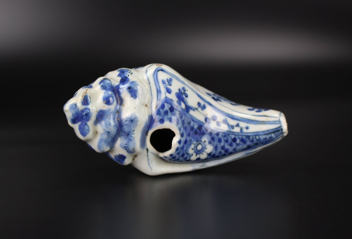 A Chinese Porcelain Blue And White Conch-shaped Water Dropper, Ming Dynasty, Wanli Period-photo-3