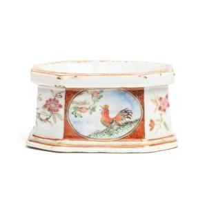 Salière en porcelaine polychrome de Chine famille rose XVIIIe siècle, Chine de Commande antique