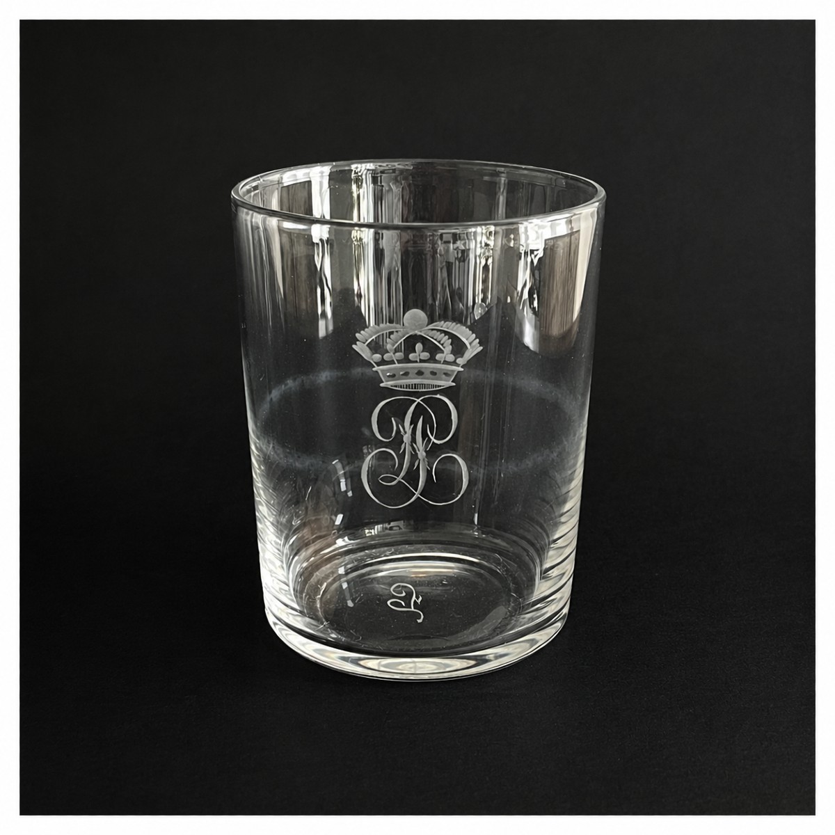 Grand verre gobelet du service du roi Louis-Philippe au Château de Fontainebleau -chiffre royal