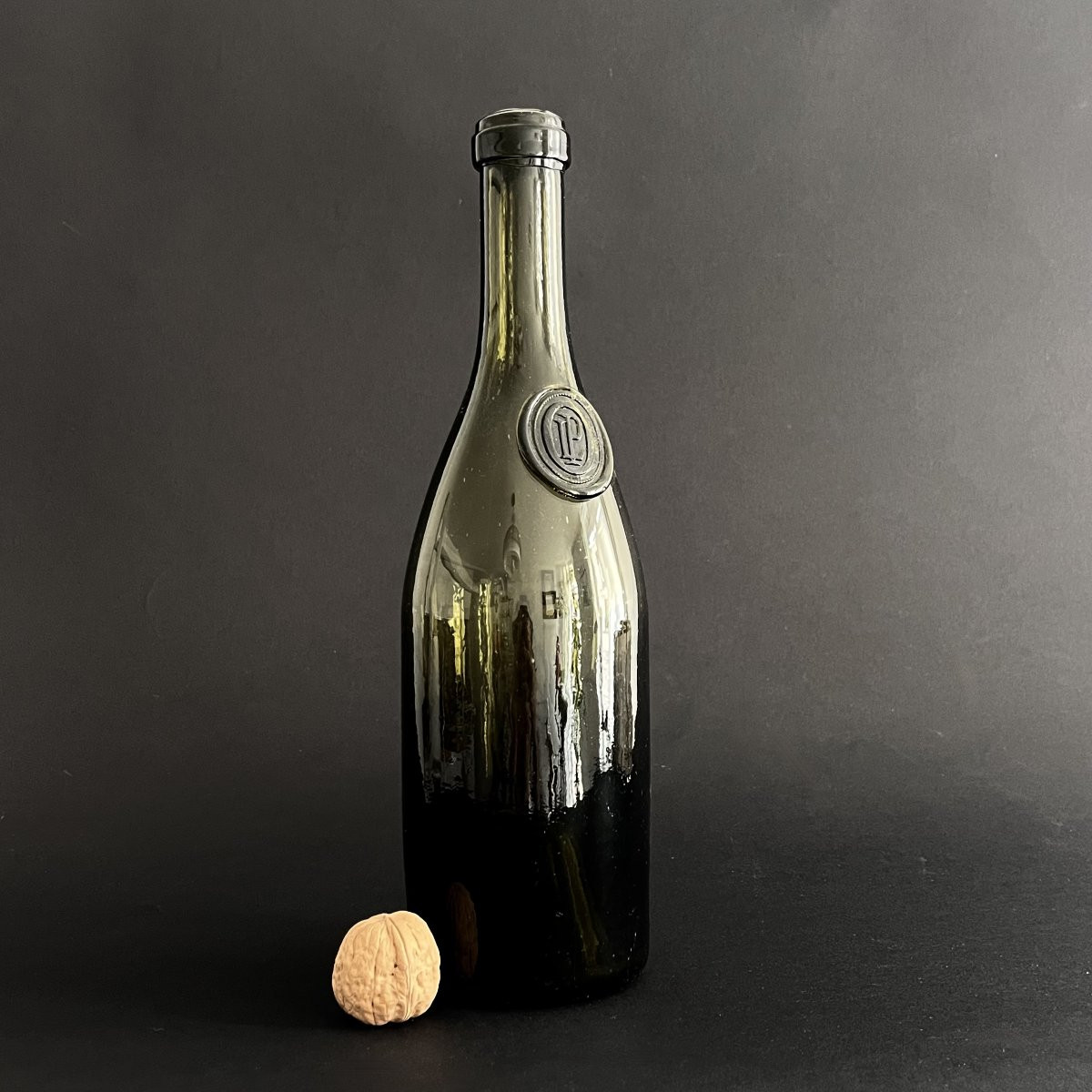 Bouteille de vin en verre de la cave du roi Louis-Philippe cachetée - Restauration XIXe - Royal-photo-3