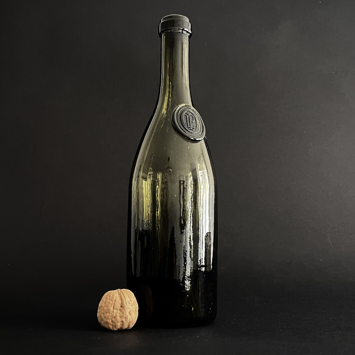 Bouteille de vin en verre de la cave du roi Louis-Philippe cachetée - Restauration XIXe - Royal-photo-4
