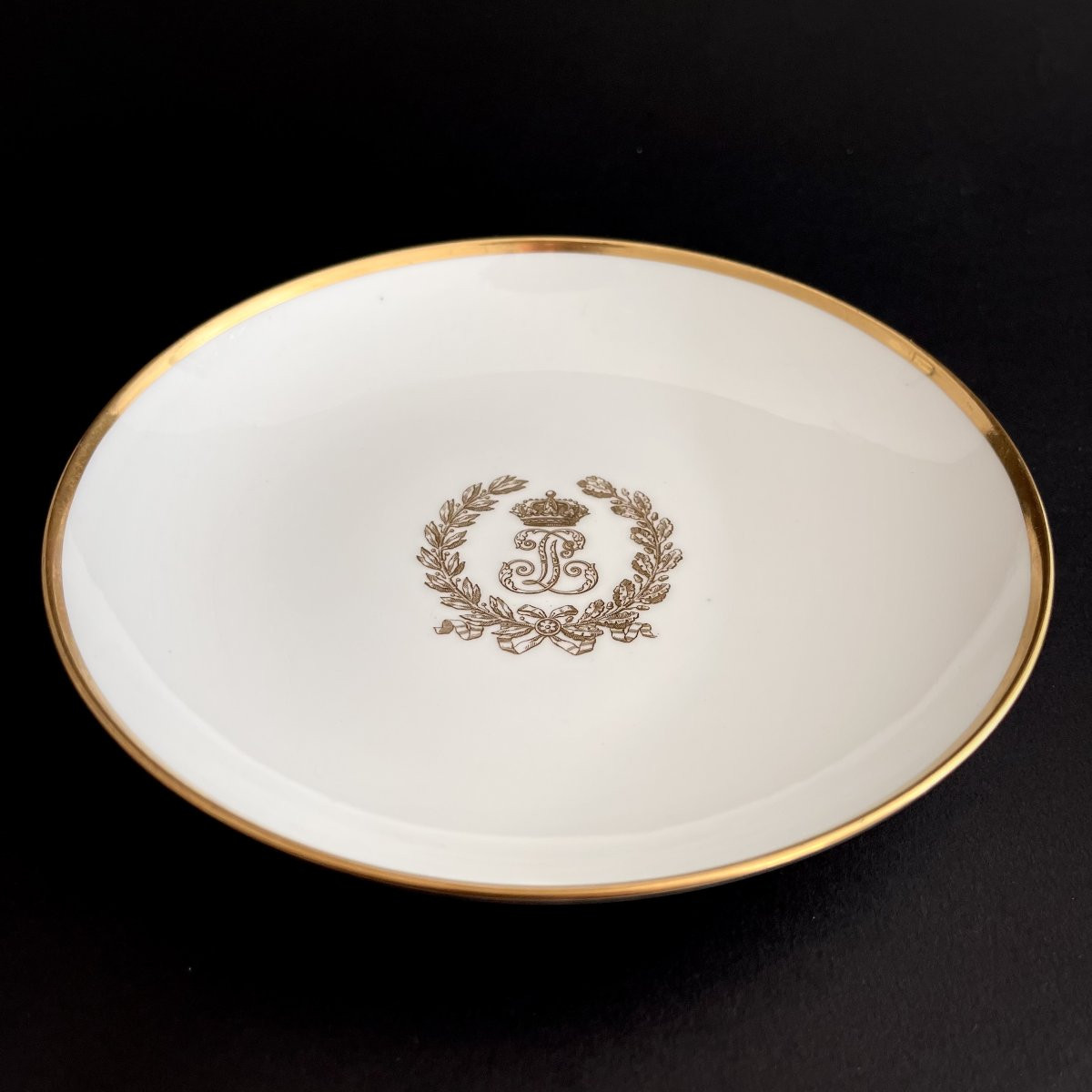 Sèvres - Saucer From The Service Des Bals Du Roi Louis-philippe Au Chiffre Royal In Porcelain-photo-2
