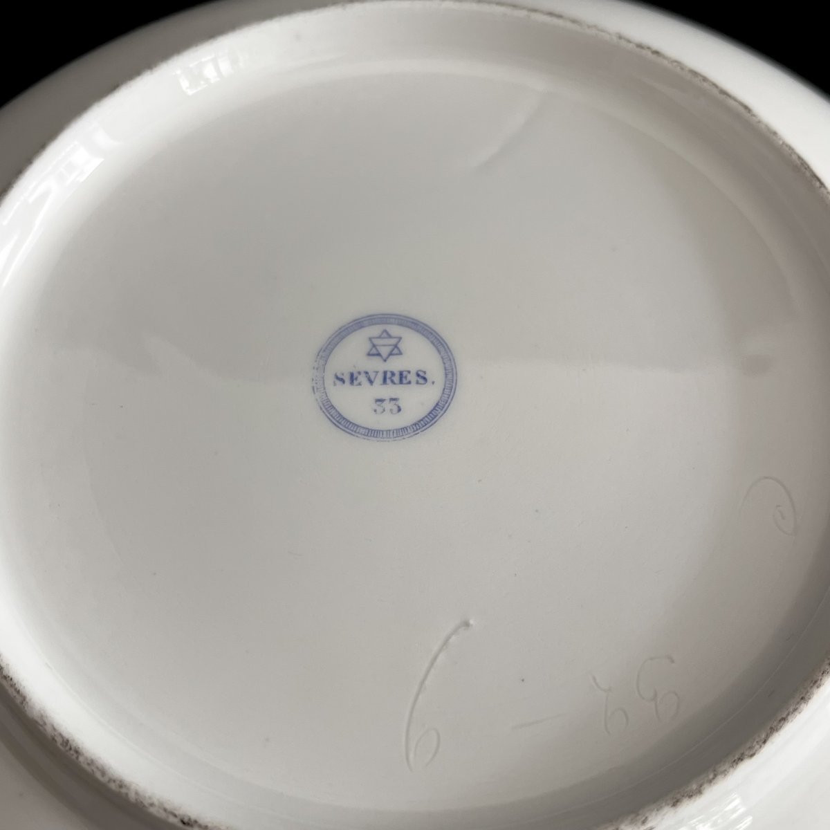 Sèvres - Saucer From The Service Des Bals Du Roi Louis-philippe Au Chiffre Royal In Porcelain-photo-1