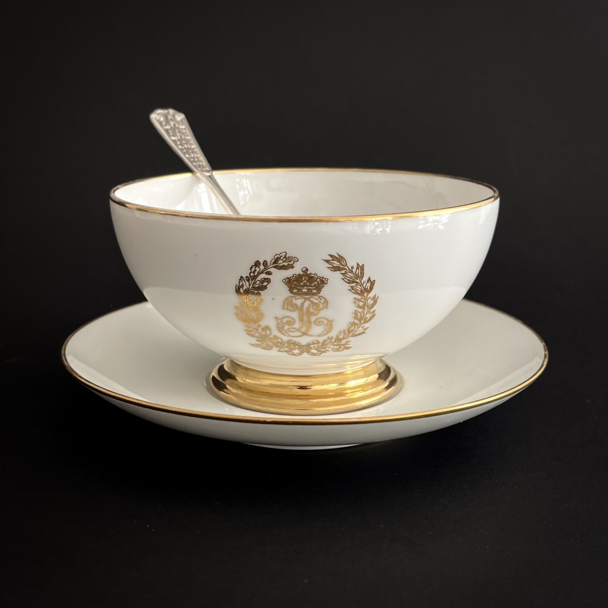 Bol du Service des Bals du roi Louis-Philippe en porcelaine de Sèvres au Château de Bizy