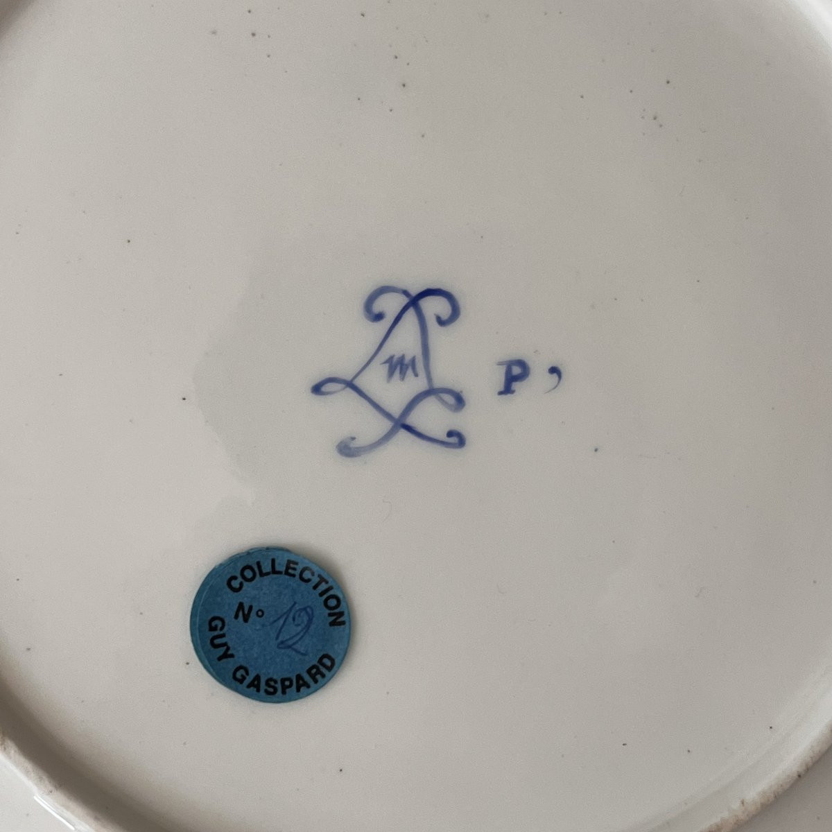 Deux assiettes en porcelaine tendre de la manufacture Royale de Sèvres à décor de fleurs XVIIIe-photo-7
