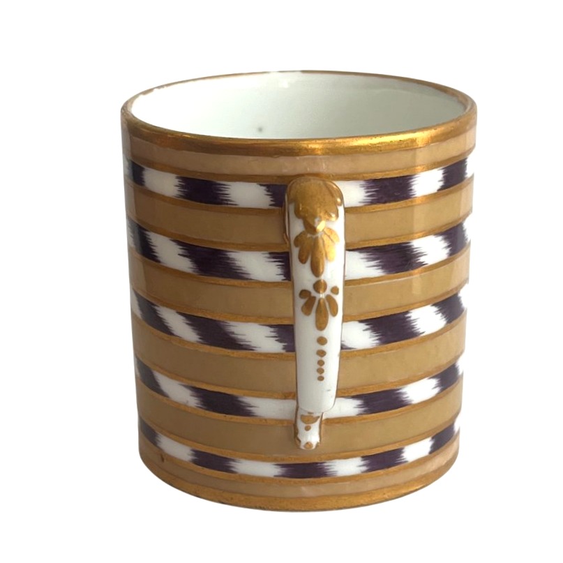 Tasse de la Manufacture Royale de Sèvres,  décor aux chinois et étoffe chinée - XVIIIe siècle-photo-2