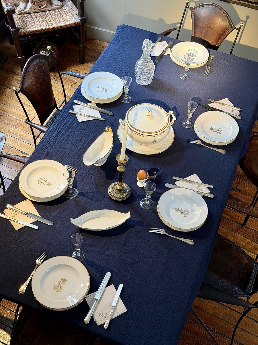 A la table de l'Empereur Napoléon III, service pour 12 personnes en porcelaine de Sèvres XIXe-photo-1