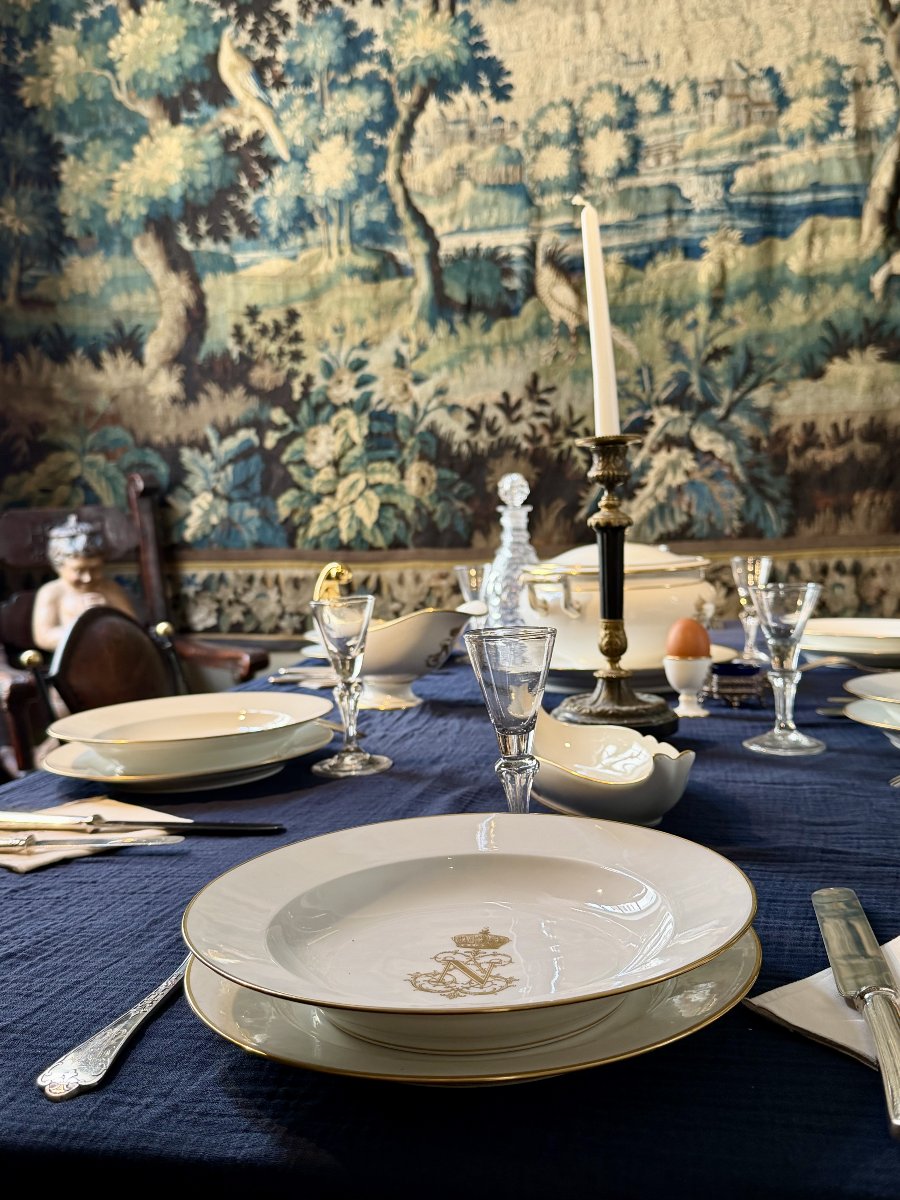 A la table de l'Empereur Napoléon III, service pour 12 personnes en porcelaine de Sèvres XIXe-photo-2